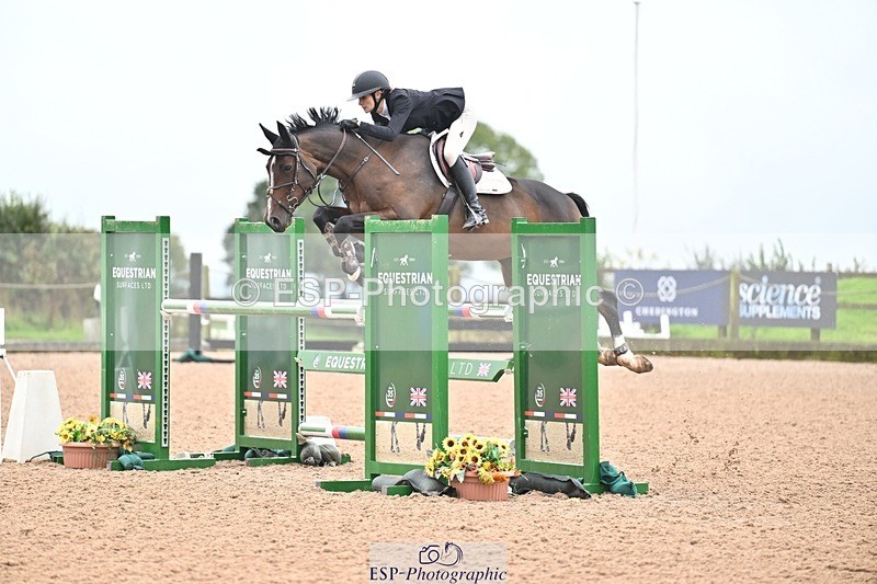 251003-134702-01212 - Cls 3 Foxhunter and 1.20m
