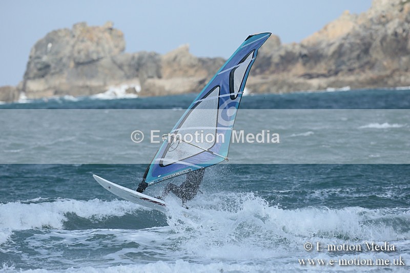 WS 020413-154 - Windsurfing