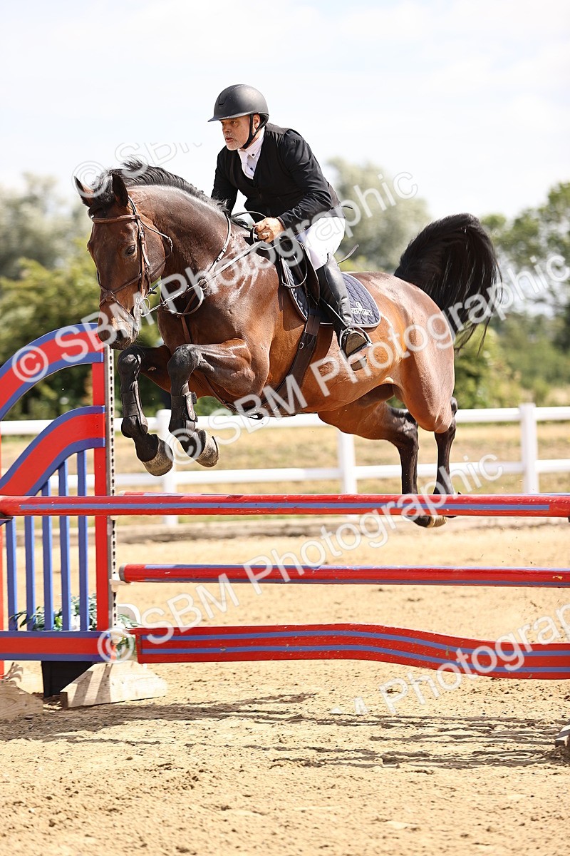 SBM_009639 - Class 8 - Senior Newcomers - 1.10  Open