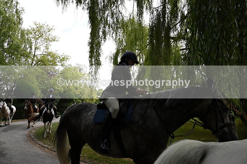 WJ6_4035 - Berks & Bucks - The Old farmhouse - Hound Exercise 20-08-25