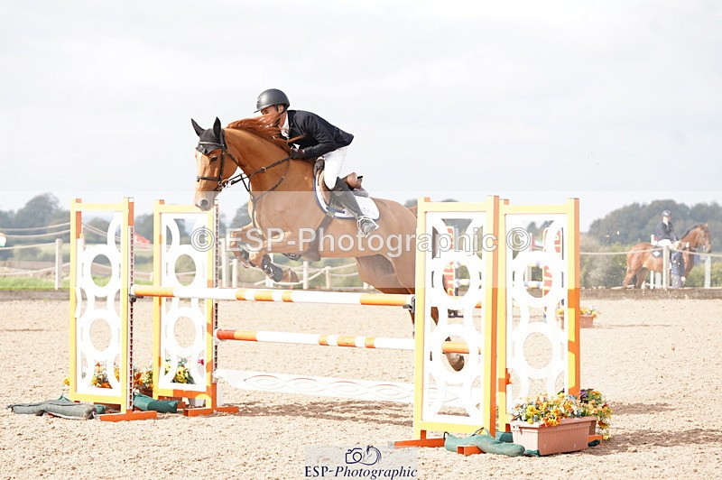 241004A-125742-00505 - Fri 03 Snr Newc & 1.10m Open