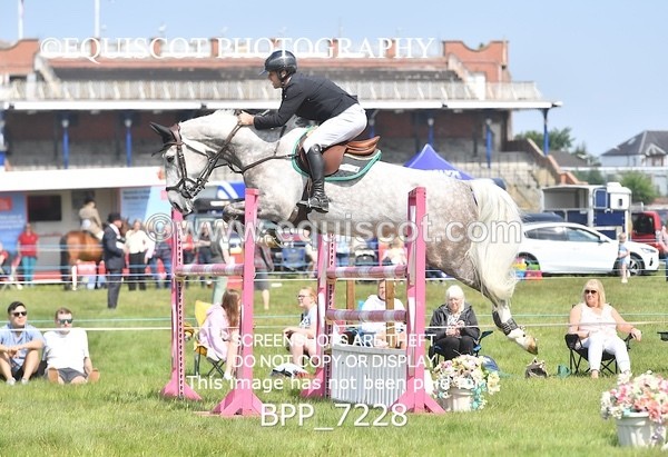 BPP_7228 - CLASS 3 Andrew Hamilton Coach, RHS Foxhunter Championship Qualifier