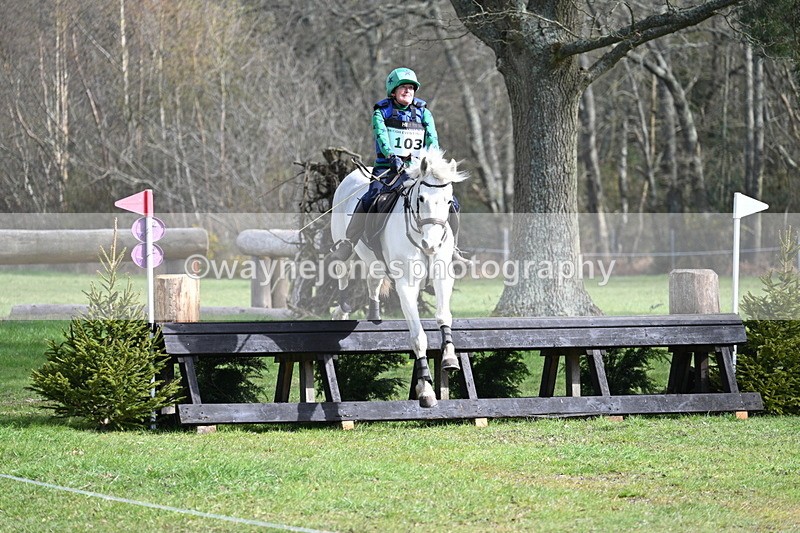 WJ7_0021 - Time 10:13 to 10:38 Times at the Fence