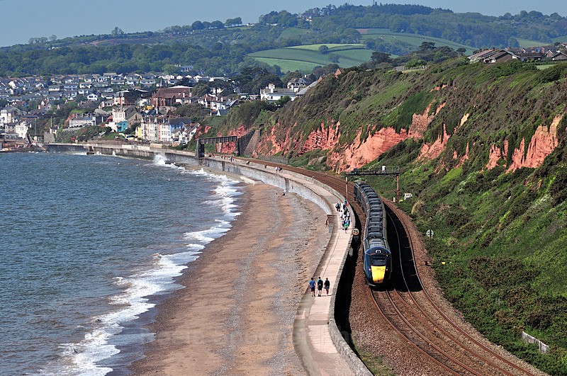 TR04  GWR train leaving Dawlish in South Devon - Greetings Cards - Trains