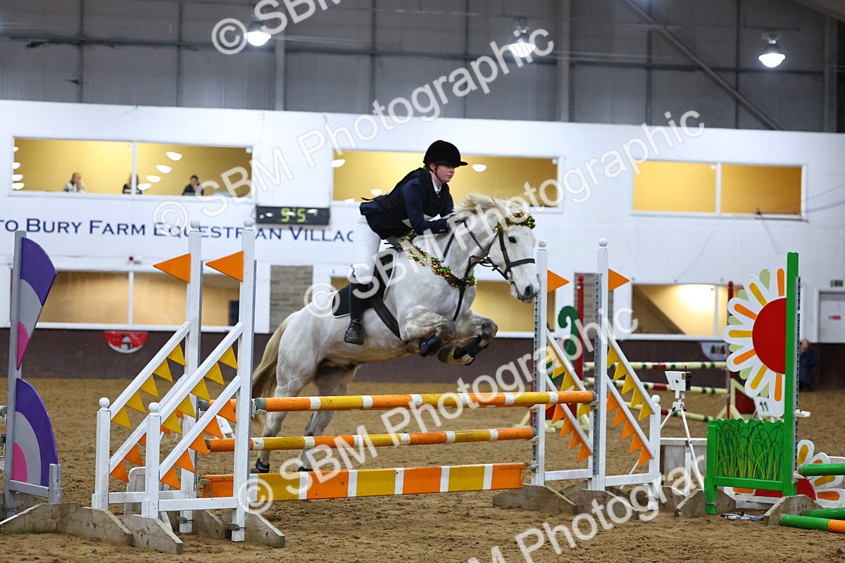 SBM_002878 - Class 6 - Holly & Ivy Stakes - 90cm