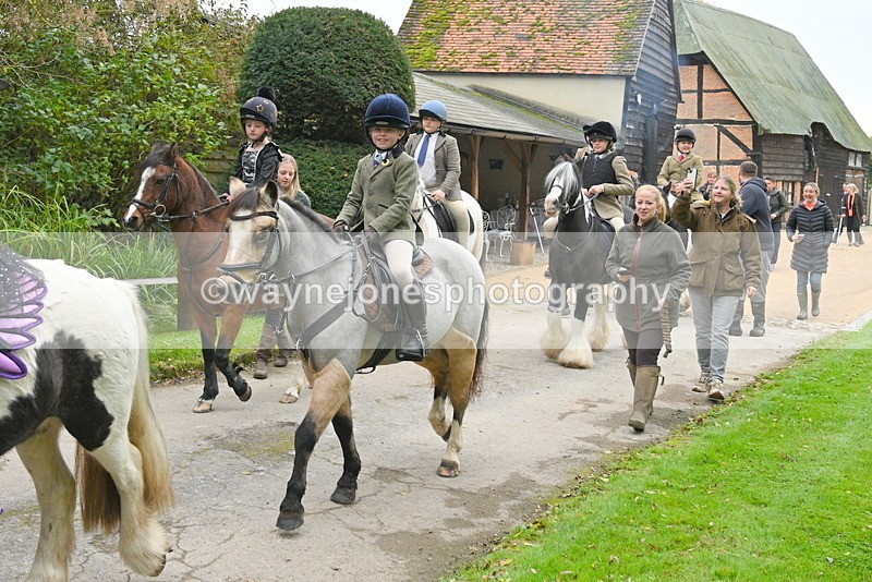 WJ7_6401 - Berks & Bucks - Children's Meet - The Old Farmhouse – Steventon.