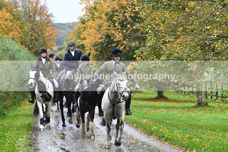 WJ5_6285 - B&B walk back for Hunt Tea !