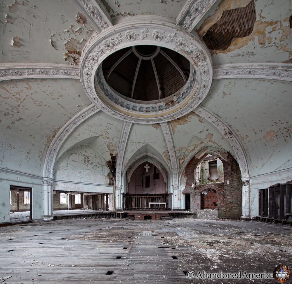 Abandoned Church | Matthew Christopher's Abandoned America