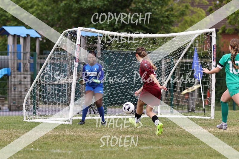 1DX31859 - Covingham Park V Tadpole Farm
