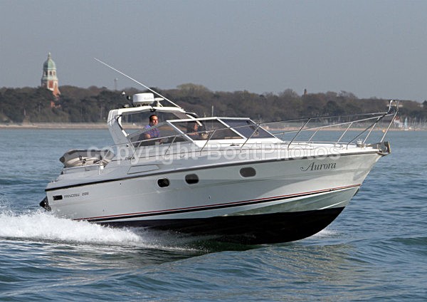 110410 AURORA IMG_1949 - Motorboats - Open