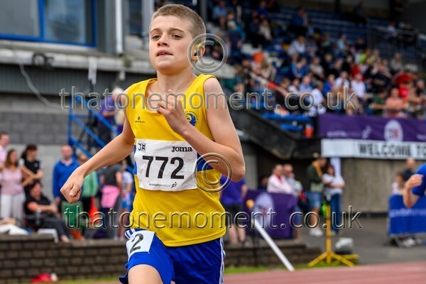 Age26 SUN-918981 - Track Male Set One