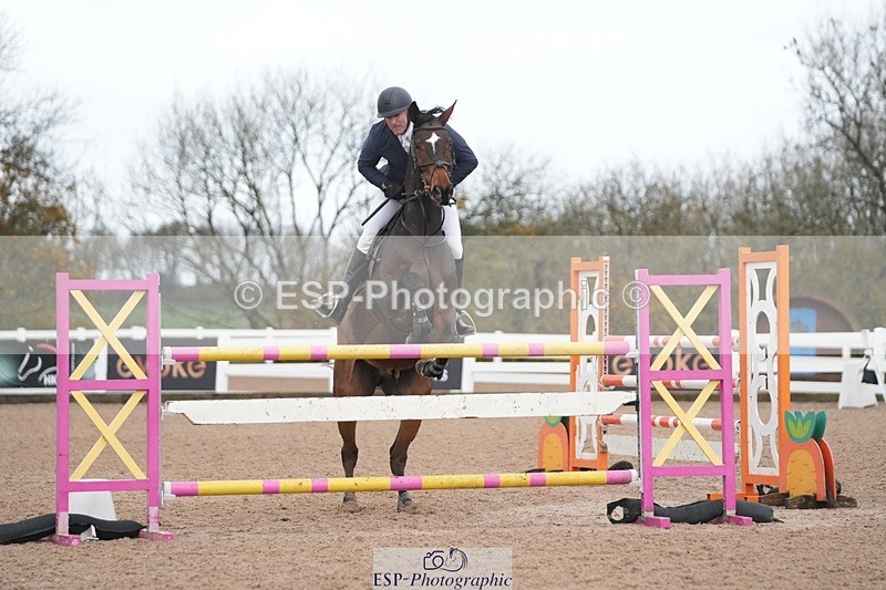 251107-130822-01076 - Cls 6 Foxhunter and 1.20m Open