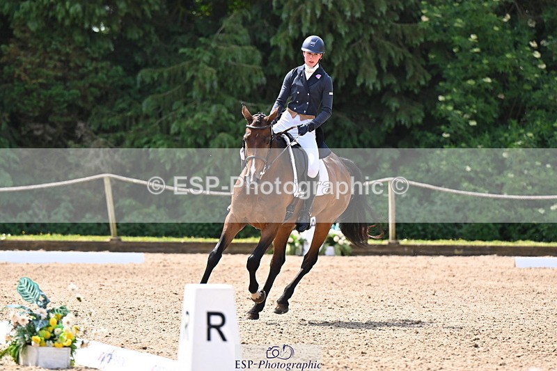 250523A-114213-06640 - C-274-Bizzy.Loffet-LONGBROOK.CHILLI.FLOWER