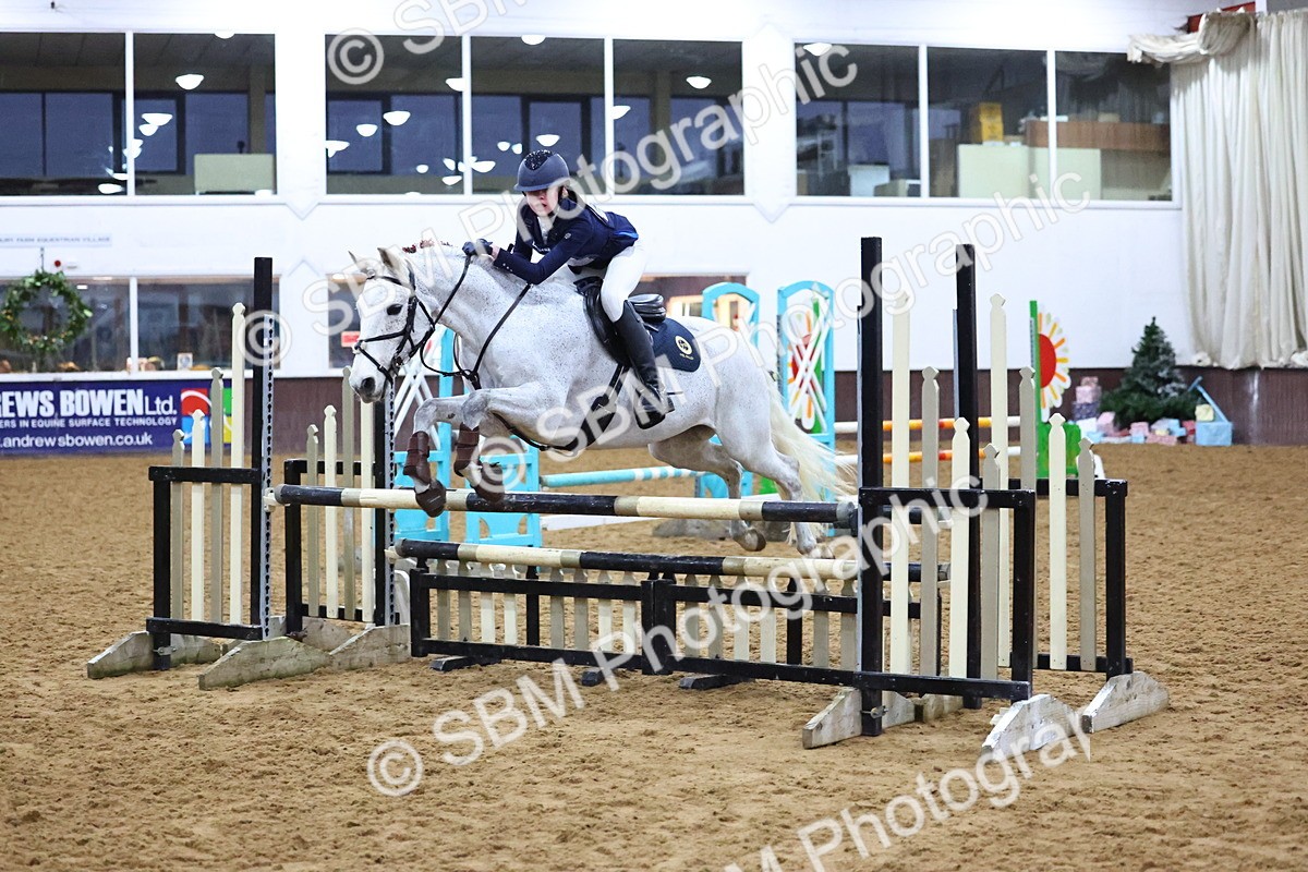 SBM_002788 - Class 6 - Holly & Ivy Stakes - 90cm
