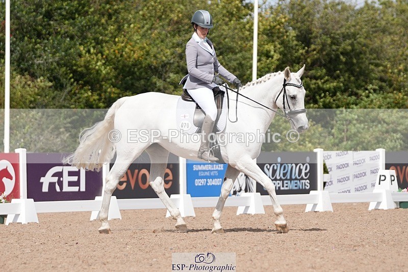 250906-122619-02340 - 070-Charlotte.DoreyDeards.Silver.Bounce