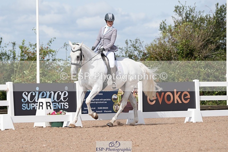 250906-122714-02348 - 070-Charlotte.DoreyDeards.Silver.Bounce