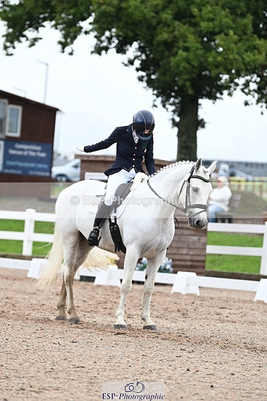 250907-124452-08429 - 067-Laura.PercyConobola.Cascade