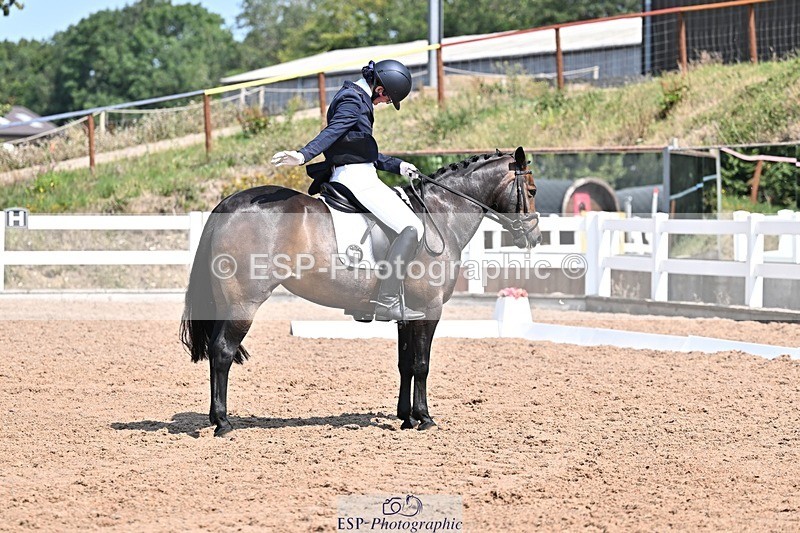 250816-122627-04022 - 090-Sarah.GoddardSaris.Fingers.Crossed