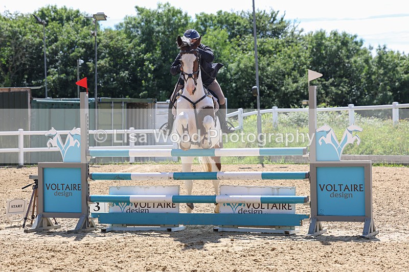3E7A7442 - Class 8: Senior Newcomers/1.10m open