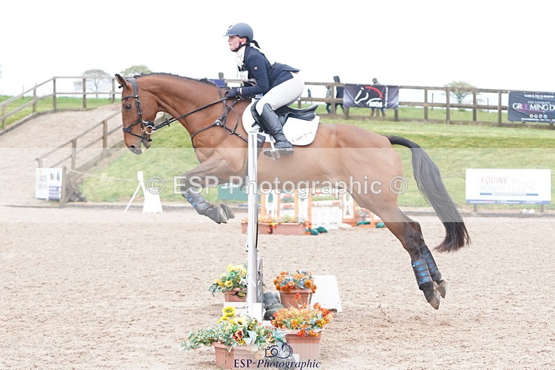 250419-104010-08402 - 459-Ella.Otto-SUMMERBRIDGE.TIPP