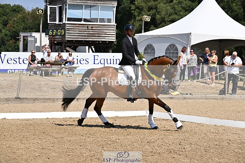 250810A-132654-06654 - Medium SILVER Presentations