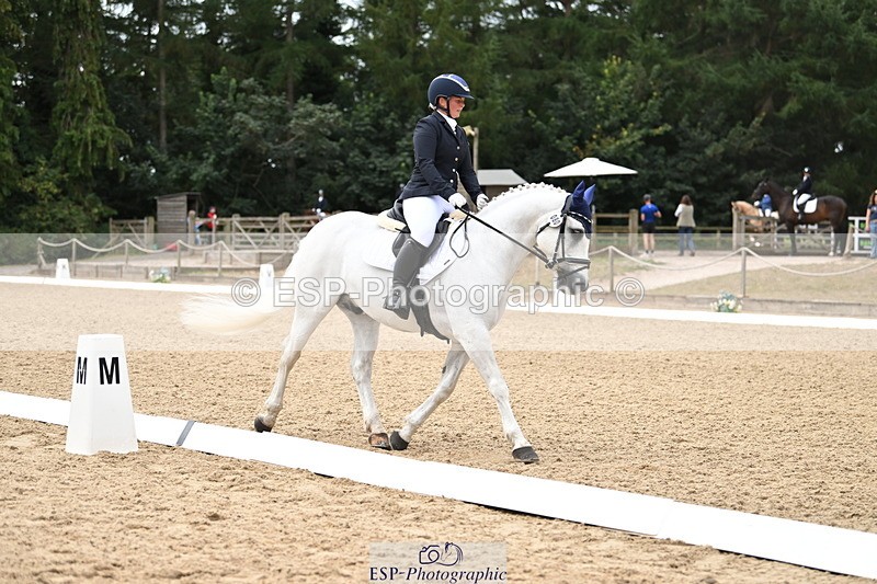 250808A-110343-00562 - 080-Becky.AndrewsTyan.Talk.of.the.town