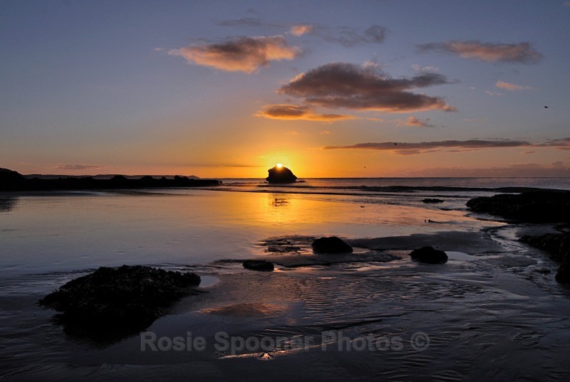 LO03 -Sunrise over Black Rock Millendreath Looe - Greeting Cards - Looe