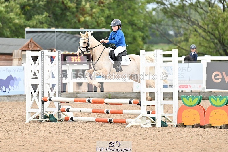 250920-100257-00094 - Cls 20+21 Club and Schools 60cm