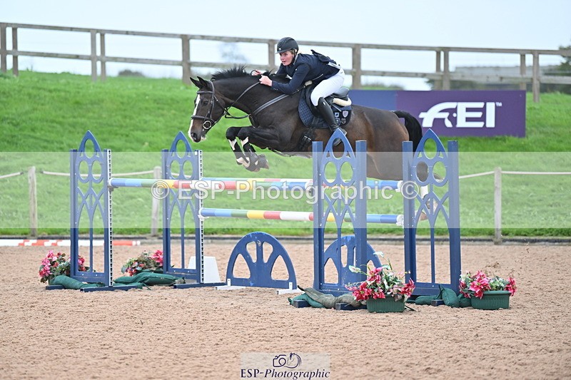231013A-151128-02942 - Cls 9 Foxhunter & 1.20m Open