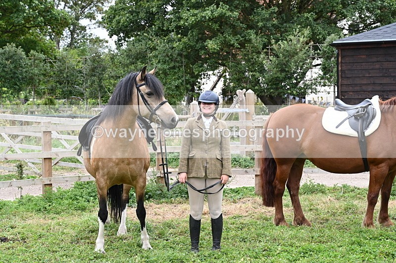 WJ6_2868 - Berks & Bucks - The Old farmhouse - Hound Exercise 20-08-25
