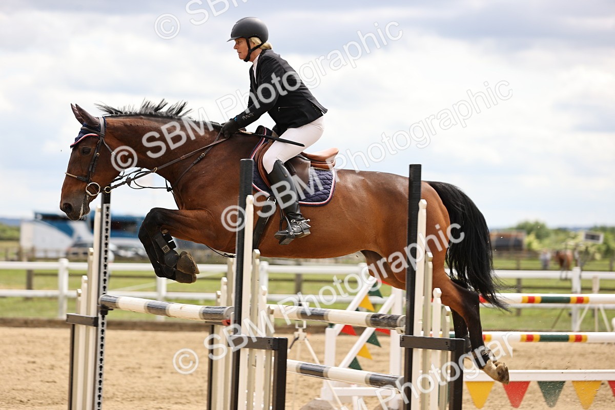 SBM_003349 - Class 11 - Senior Newcomers - 1.10m