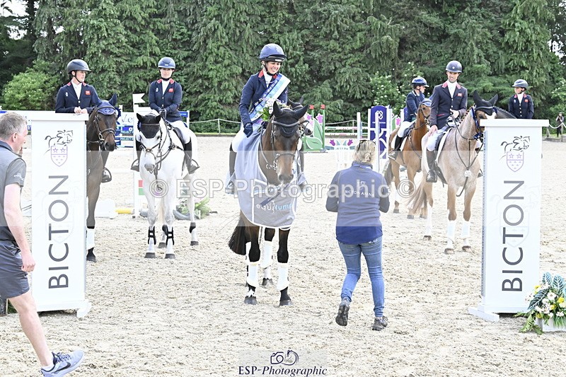 250525A-161230-18533 - Presentations Section C CCI 2 Star Long