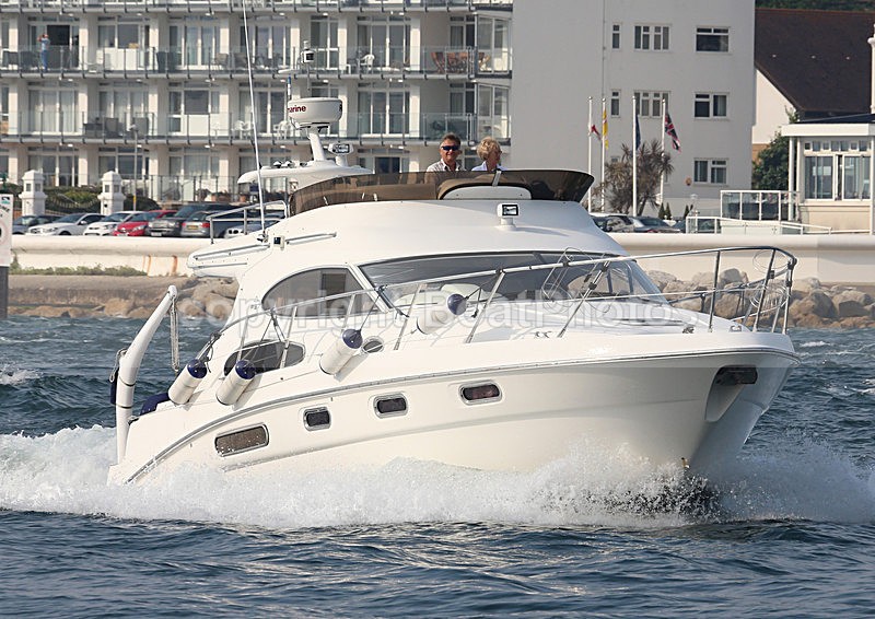 140906 SEALINE F37 WT7A3060 - Flybridge Cruisers