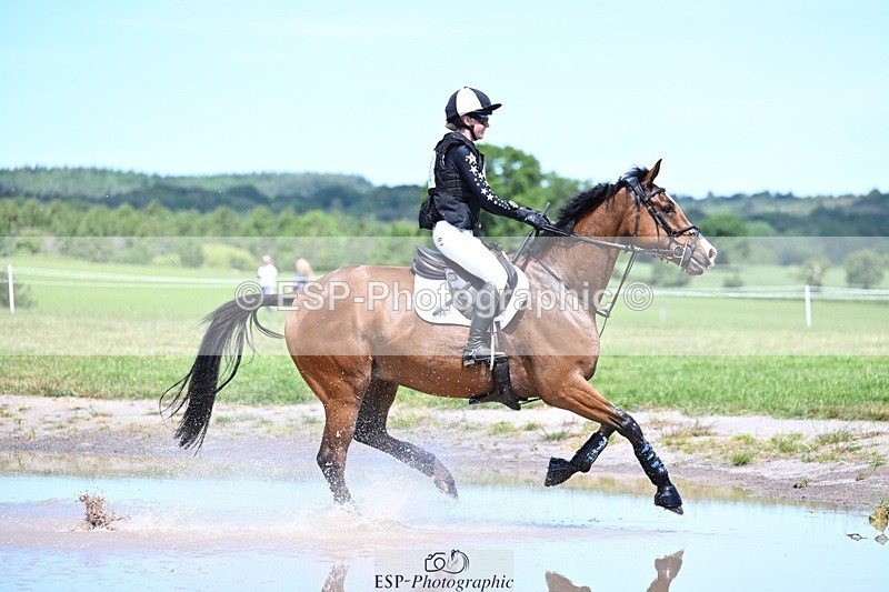 260530A-122001-14134 - C-374-Hannah.Nicolson