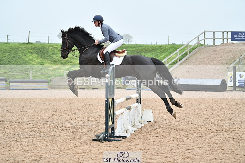 241102A-112057-04267 - SAT Cls 9 British Novice and 90cm Open