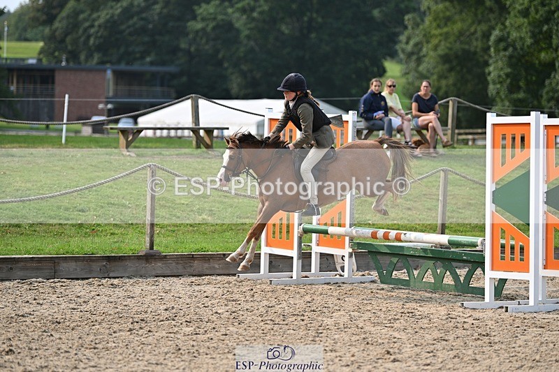 240818-161804-05391 - Cls 13 Pony Intro 70cm