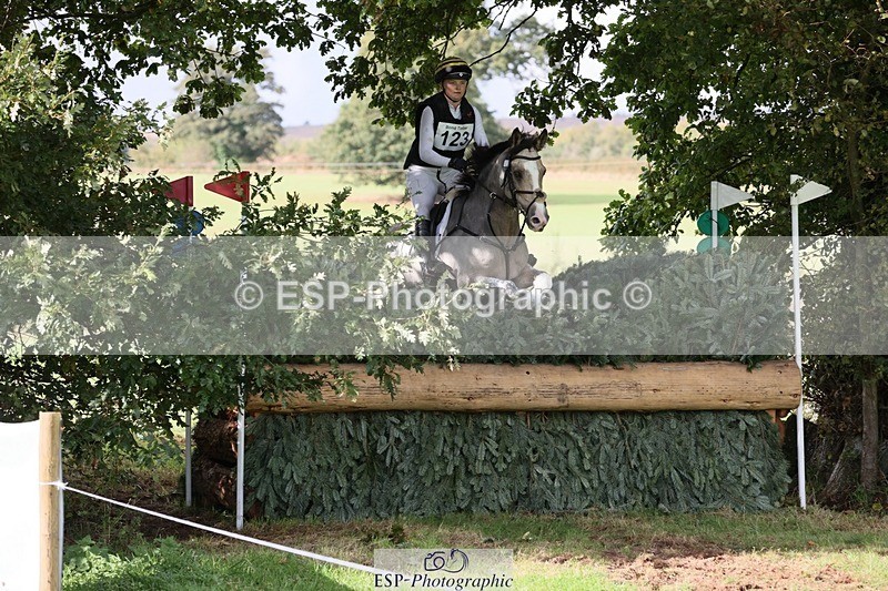231020-141115-09292 - 120-VAN.KAUNITZ-Sara.Squires-XC
