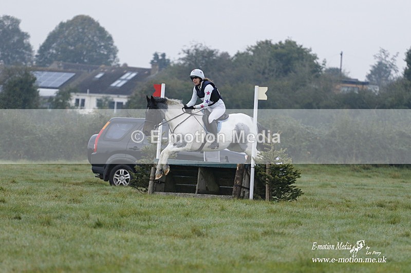 WWHT 171021 0410 - Novice Restricted (0.80m)  17/10/21