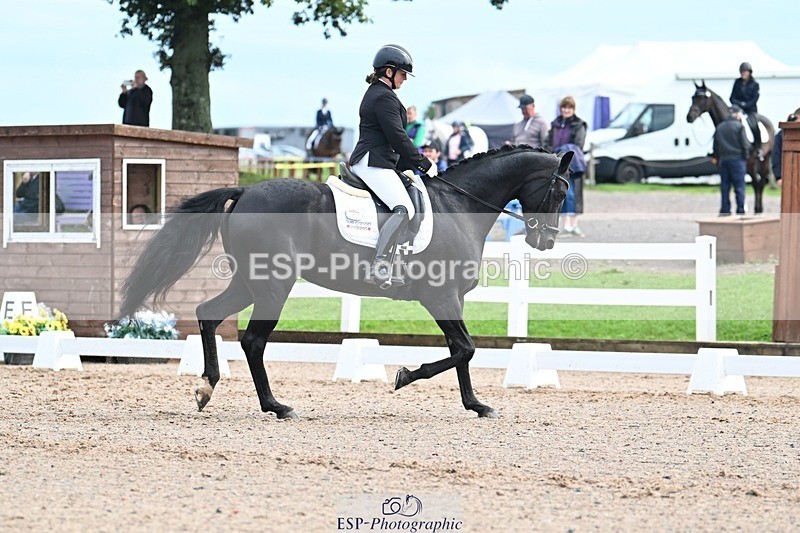 250907-112032-07198 - 003-Helen.JamesDecadent