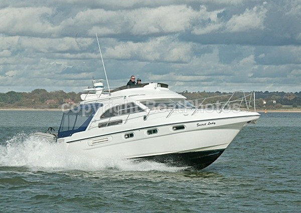 081018 SECRET LADY 8CDX1869 - Flybridge Cruisers