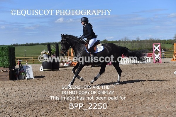 BPP_2250 - CLASS 22 SUN Senior BritiNovice/ 90cm Open