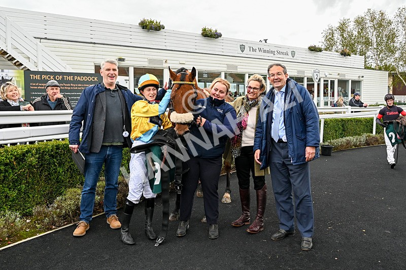 021024-Race 1-Foreseeable Future-6438 - Race 1