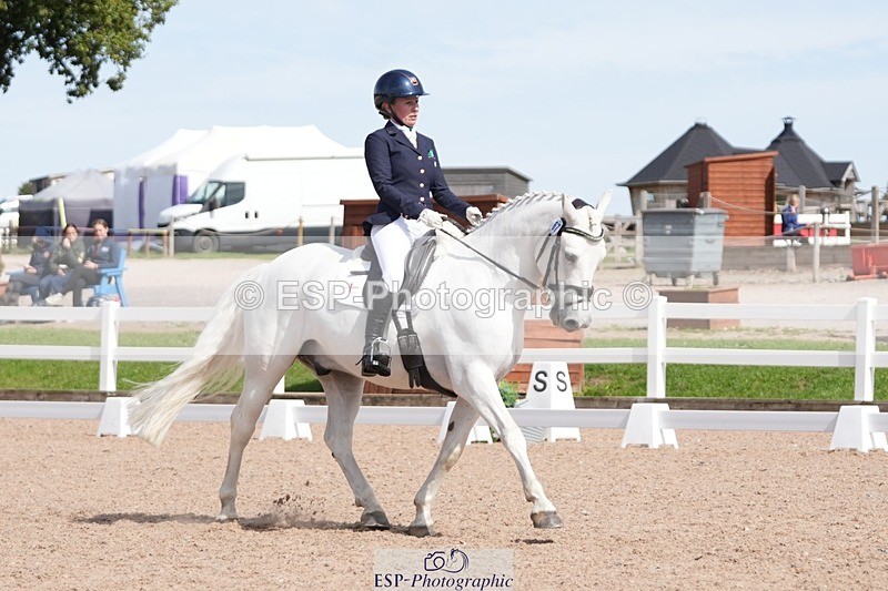 250906-140008-03834 - 067-Laura.PercyConobola.Cascade