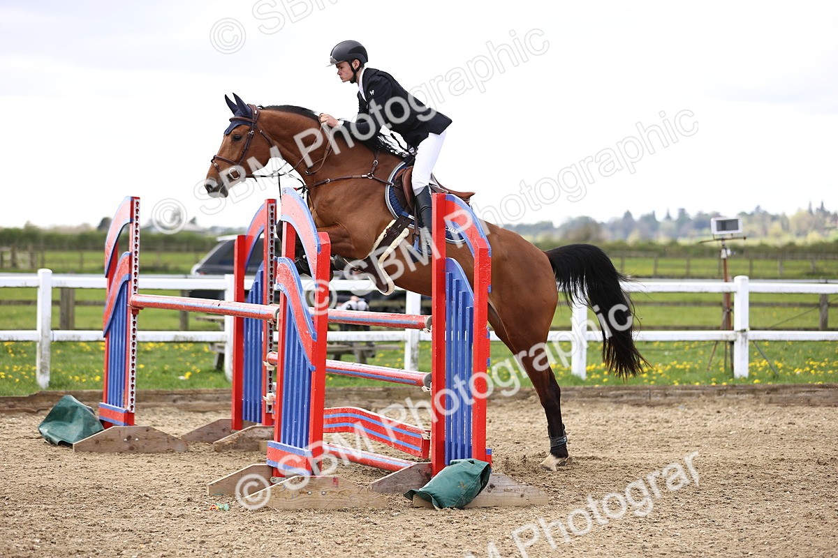 SBM_004007 - Class 17 - Senior Newcomers - 1.10m