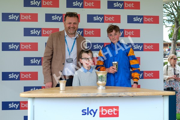 080925-Race 4-Zain Blue-9241 - Race 4 4.00pm Sky Bet Extra Places Middle Distance Handicap