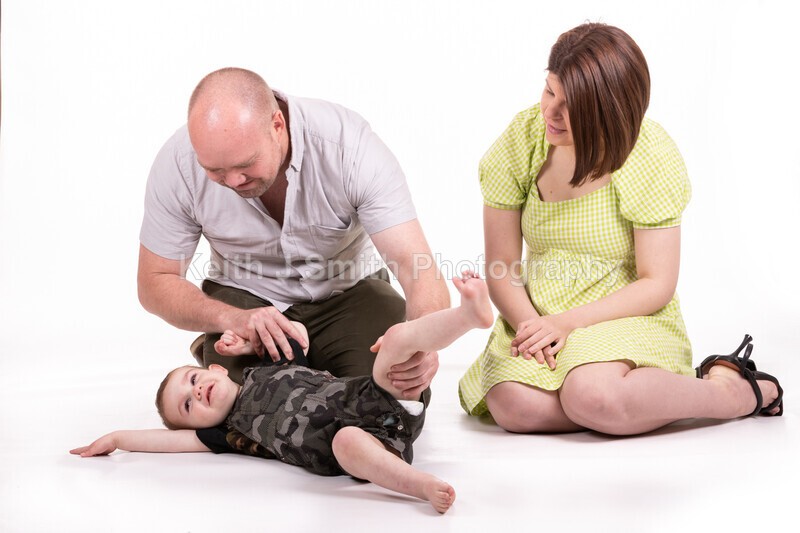 2KJS2786 - Jannie, Kristen & family. Studio