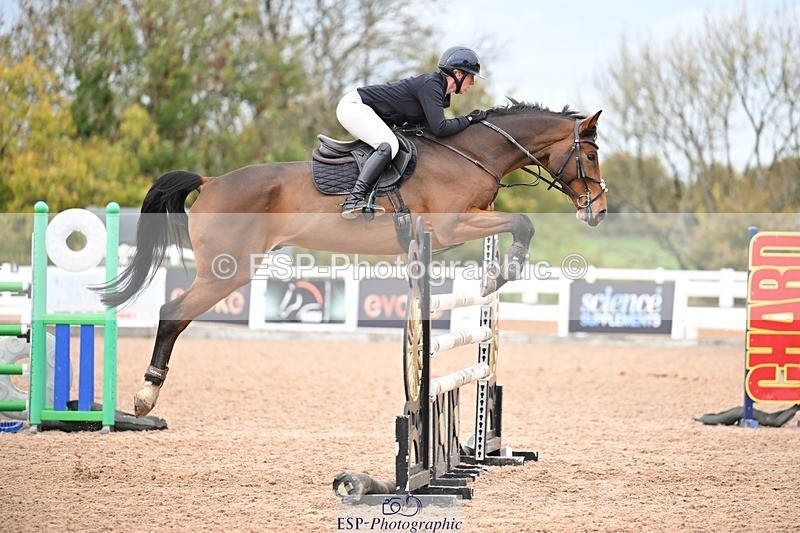 251022-142538-00652 - Cls 6 Snr Foxhunter 1.20m