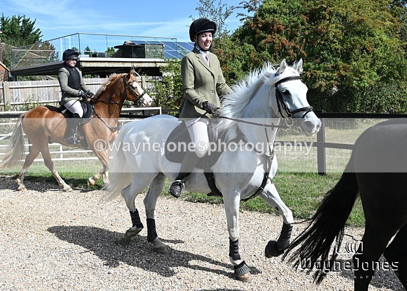 WJ7_0542 - Berks & Bucks - Hound Exercise – Kennels 06-09-26