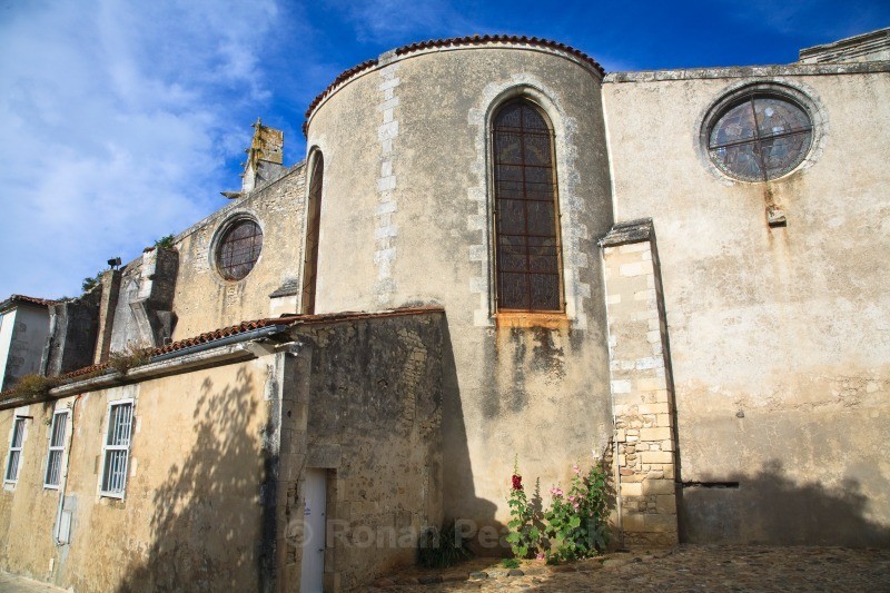 Église Saint-Martin - Ruins and Not So Ruined