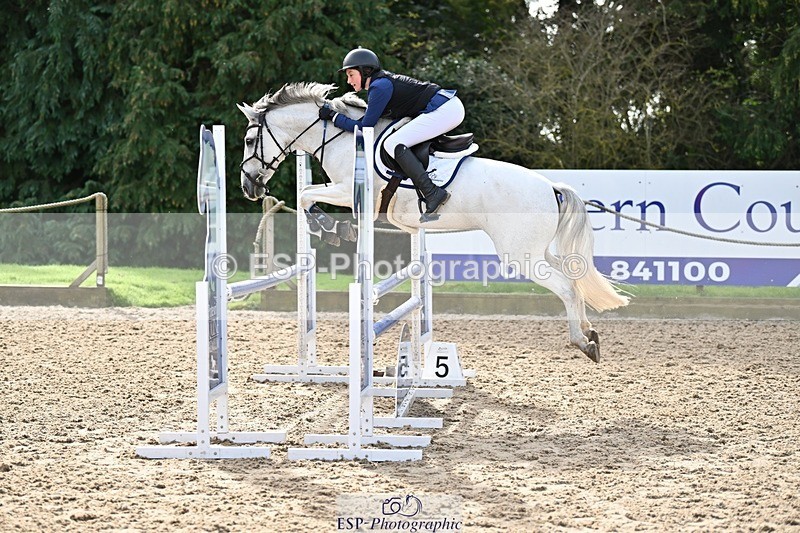 230930-114624-00385 - Cls 4 Pony Newcomers & 1m Open